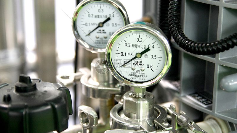 智能差压变送器的测量精度标准主要涉及以下几个方面：